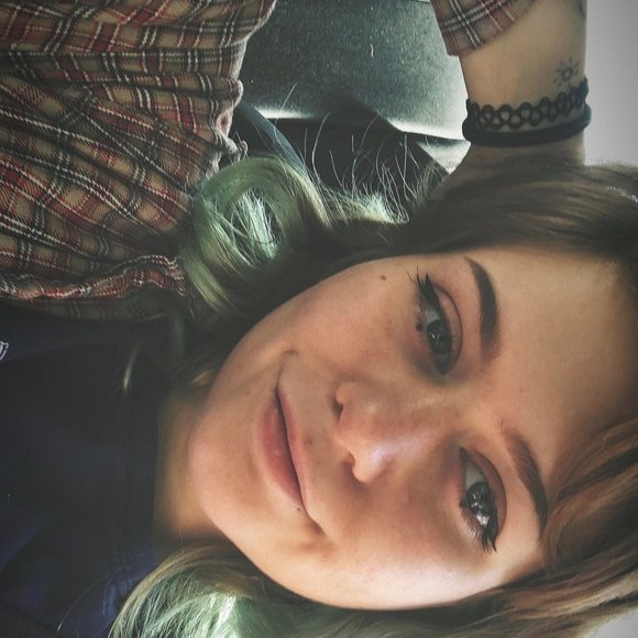 Meet your Posher, Emma - Picture 1 of 1